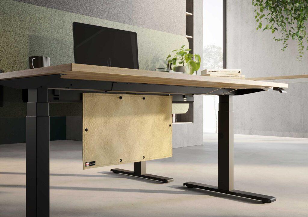 Infrarot Schreibtisch-Heizung in Beige mit Anbringung des AN/AUS-Schalters unter der Tischplatte